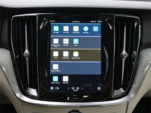 Used 2025 Volvo S60 B5 Plus image 19