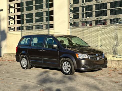 Used 2016 Dodge Grand Caravan American Value Package w/ UConnect Hands-Free Group FWD image 1