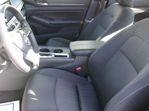 Used 2025 Nissan Altima 2.5 SV image 13