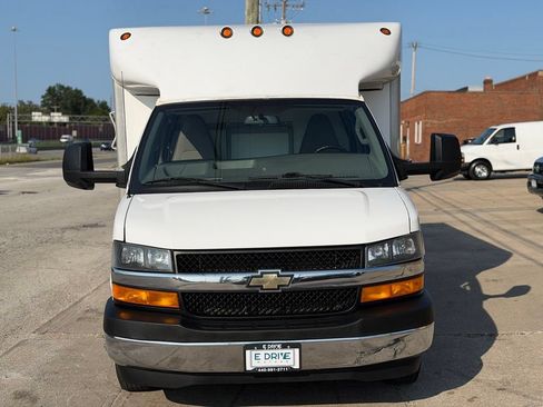 Used 2020 Chevrolet Express 3500 w/ Power Convenience Package RWD image 2