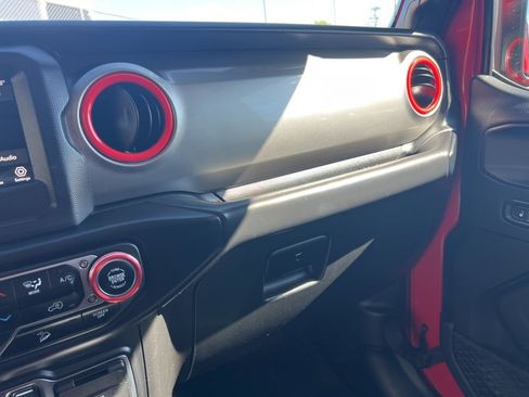 Used 2020 Jeep Wrangler Unlimited Sahara image 23