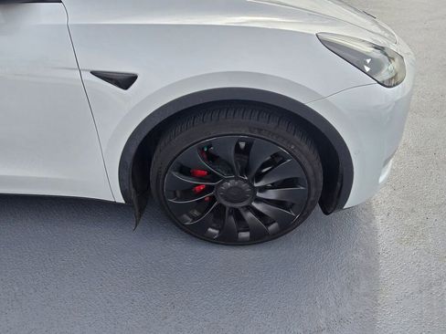 Used 2022 Tesla Model Y Performance image 45