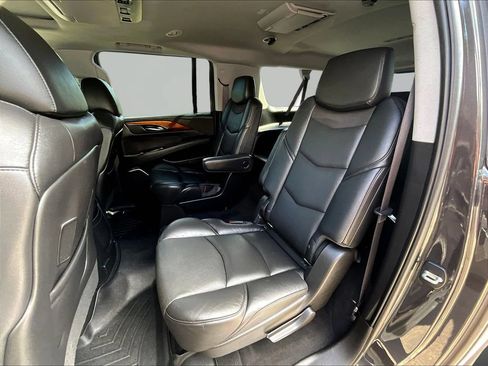 Used 2016 Cadillac Escalade ESV Luxury AWD/4WD image 23