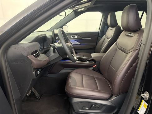 Used 2026 Ford Explorer Platinum RWD image 14