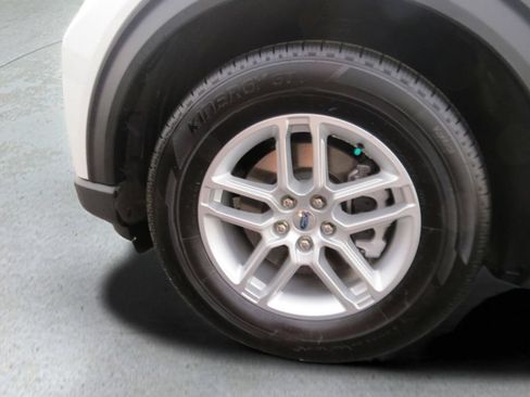 Used 2025 Ford Explorer Active RWD image 12