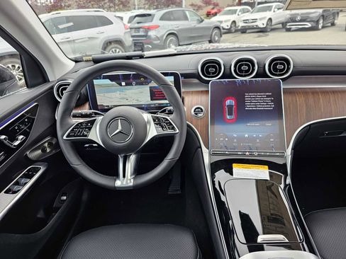 Used 2023 Mercedes-Benz GLC 300 4MATIC image 11