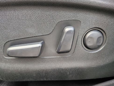 Used 2016 Kia Sorento LX w/ LX Convenience Package image 18