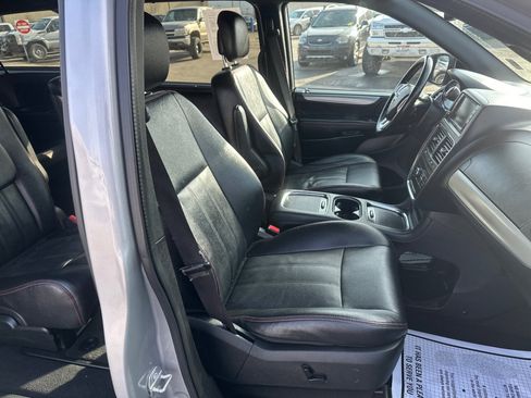 Used 2019 Dodge Grand Caravan GT image 16
