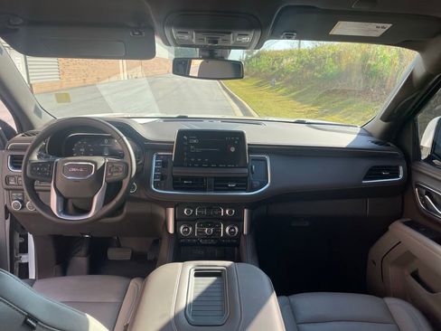 Used 2022 GMC Yukon SLT w/ SLT Luxury Package image 26