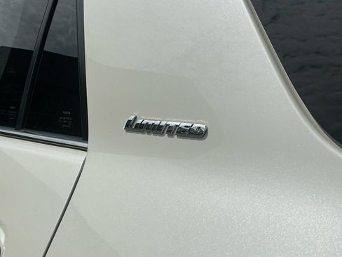 Used 2017 Toyota 4Runner Limited AWD/4WD image 19