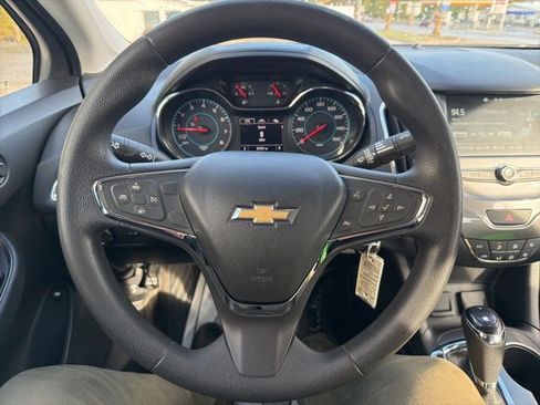 Used 2018 Chevrolet Cruze LT image 24