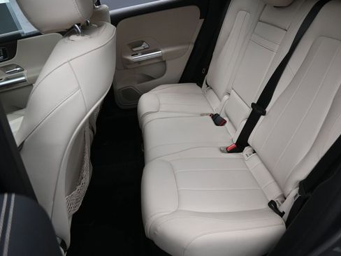 Used 2023 Mercedes-Benz GLA 250 4MATIC image 30