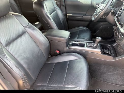 Used 2019 Toyota Tacoma TRD Sport AWD/4WD image 31