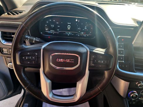Used 2023 GMC Yukon XL SLT image 16