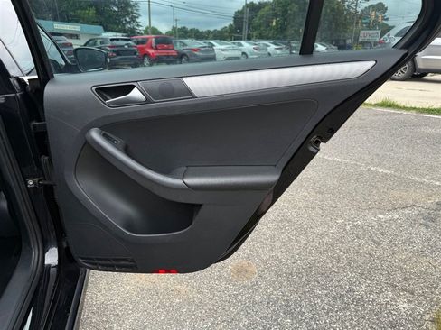 Used 2018 Volkswagen Jetta SE FWD image 34