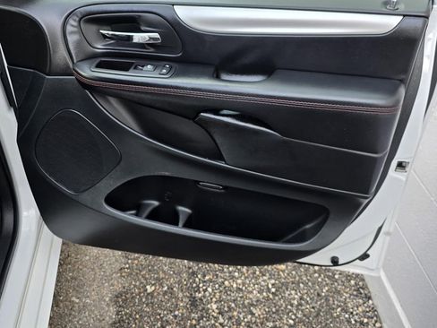 Used 2019 Dodge Grand Caravan GT image 33