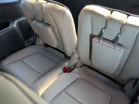 Used 2018 Ford Explorer Limited w/ Ford Safe & Smart Package FWD image 32