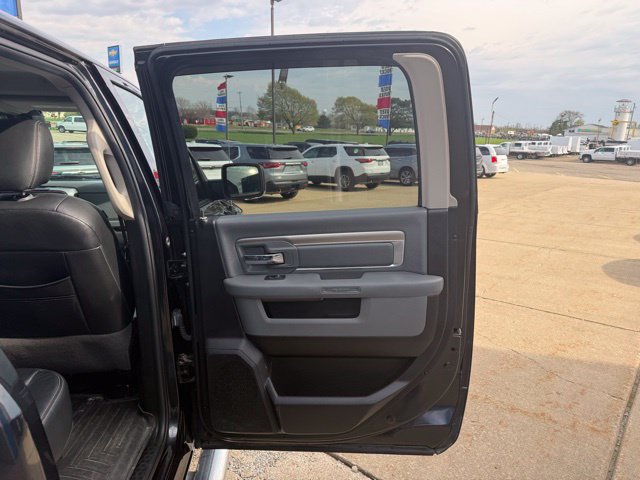 Used 2018 RAM 1500 Classic SLT w/ SLT Plus D←cor Group AWD/4WD image 16