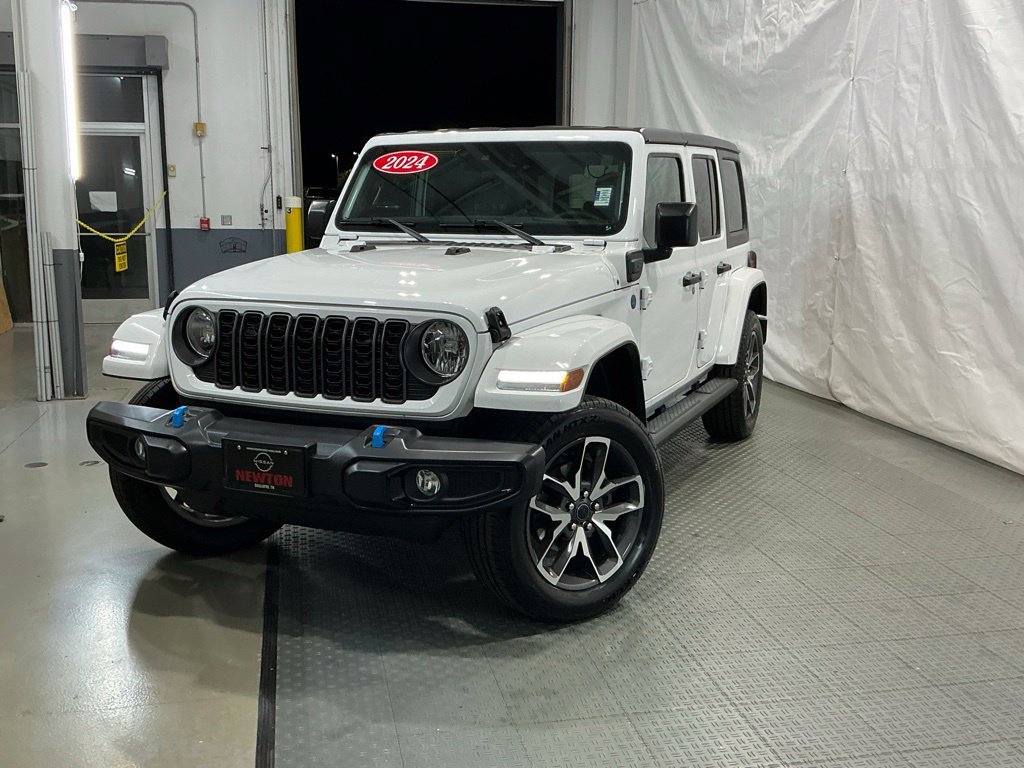 Used 2024 Jeep Wrangler Unlimited w/ Convenience Group AWD/4WD image 2
