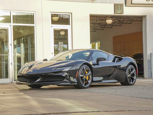 Used 2023 Ferrari SF90 Spider image 12