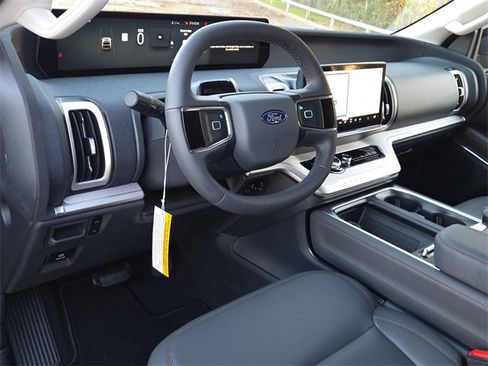 New 2025 Ford Expedition Active image 18