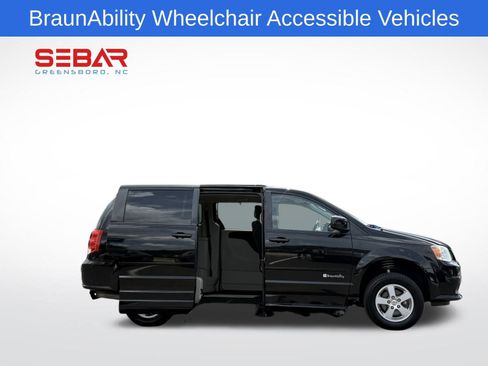 Used 2013 Dodge Grand Caravan SXT image 1