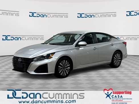 Used 2023 Nissan Altima 2.5 SV FWD image 1