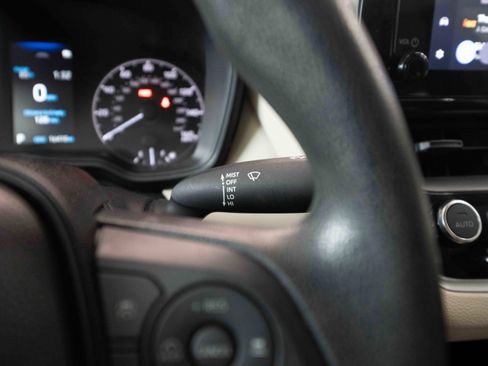 Used 2025 Toyota Corolla LE FWD image 14