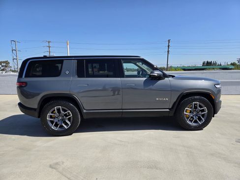 Used 2023 Rivian R1S Adventure AWD/4WD image 2