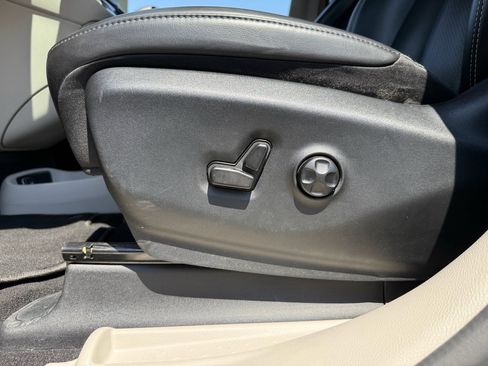Used 2023 Chrysler Pacifica Touring-L FWD image 24