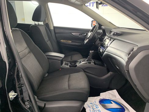 Used 2020 Nissan Rogue SV w/ Premium Package FWD image 39