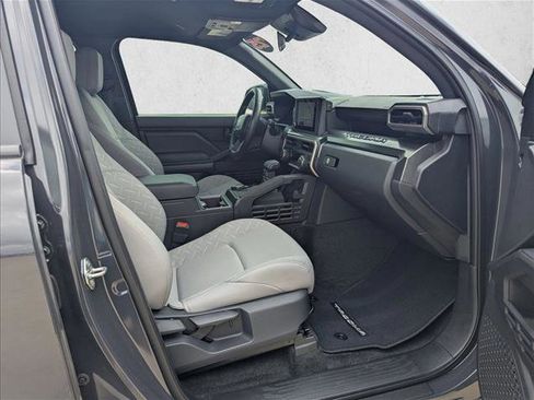 Used 2025 Toyota Tacoma SR5 AWD/4WD image 18