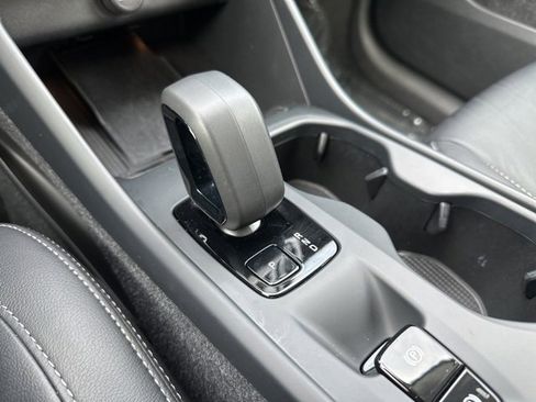 Certified 2024 Volvo XC40 B5 Core image 19