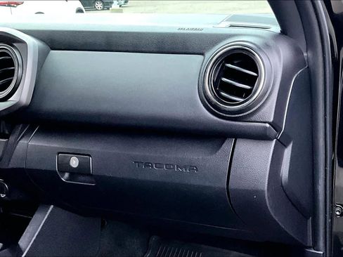 Certified 2022 Toyota Tacoma TRD Off-Road image 18