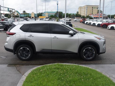 Certified 2024 Nissan Rogue SV w/ SV Premium Package FWD image 14