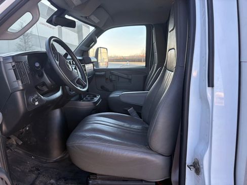 Used 2020 GMC Savana 3500 Extended w/ Driver Convenience Package image 14