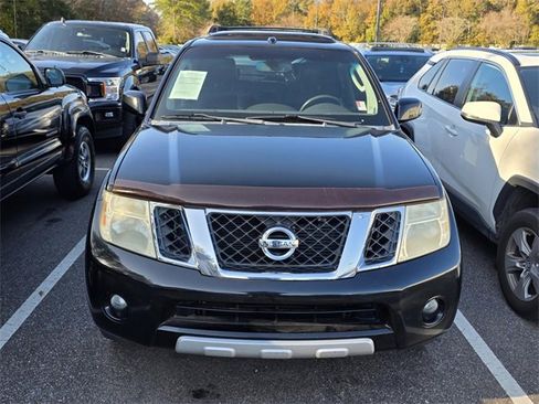 Used 2011 Nissan Pathfinder LE image 2