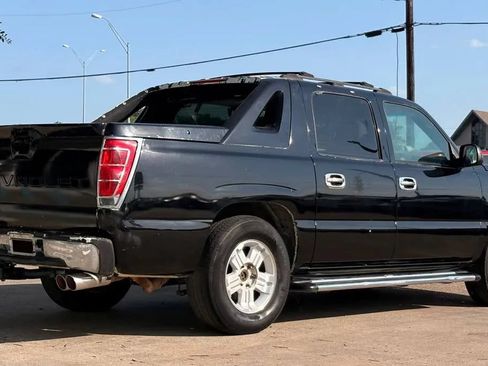 Used 2004 Chevrolet Avalanche 2WD image 3
