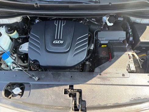 Used 2017 Kia Sedona LX w/ LX Essentials Premium Package image 11