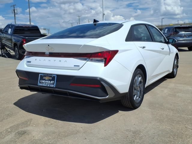 Used 2026 Hyundai Elantra Hybrid FWD image 5