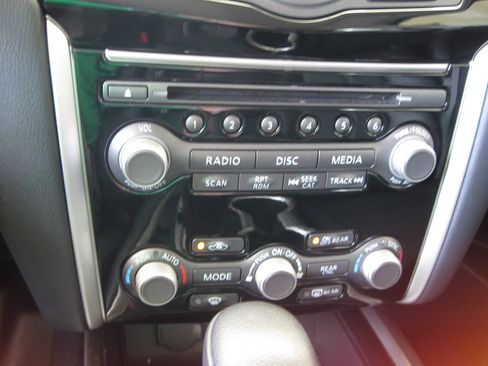 Used 2020 Nissan Pathfinder SV w/ Cargo Package FWD image 19