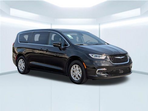 New 2026 Chrysler Pacifica Select image 4