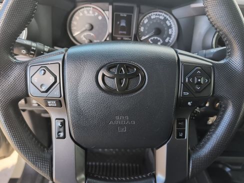 Used 2019 Toyota Tacoma TRD Off-Road image 12