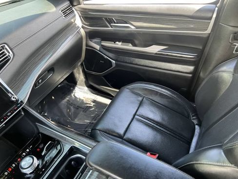 Used 2022 Jeep Wagoneer Series III w/ Premium Group I AWD/4WD image 16