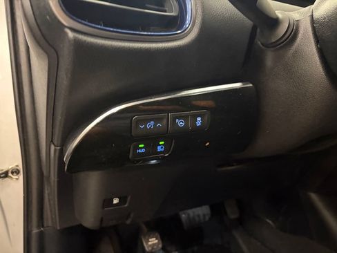 Used 2019 Toyota Prius Limited w/ Premium Convenience Package FWD image 29