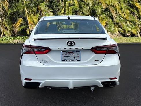 Used 2022 Toyota Camry SE FWD image 6