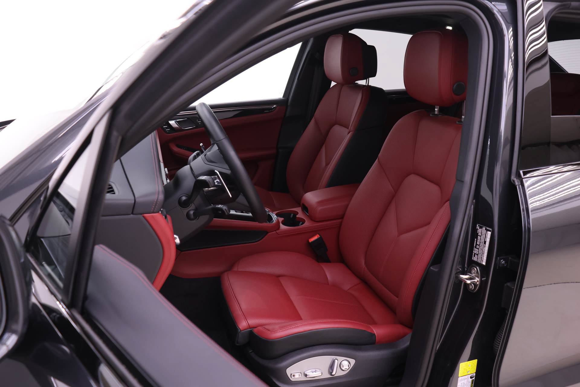 Used 2026 Porsche Macan AWD/4WD image 5