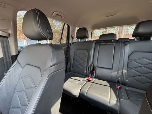 Used 2025 Volkswagen Atlas SE image 42