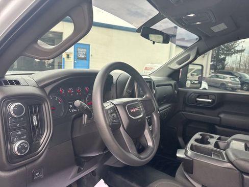 Used 2023 GMC Sierra 3500 Pro w/ Convenience Package image 3