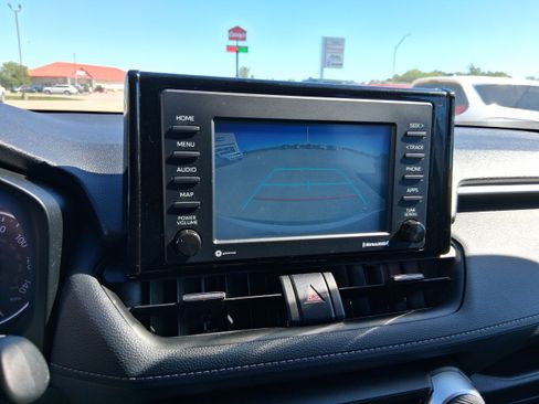 Used 2021 Toyota RAV4 XLE AWD/4WD image 13